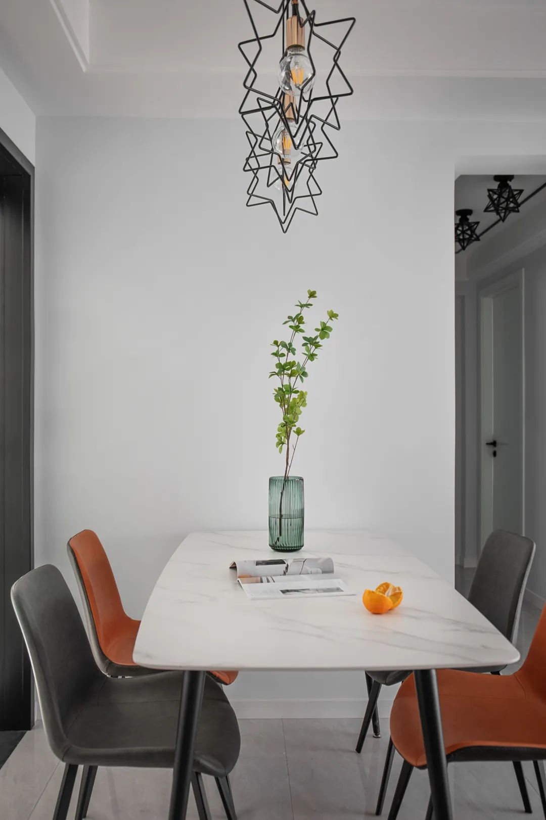 重庆融创春晖十里雍和府 | 黑白灰里的现代简约温情-25