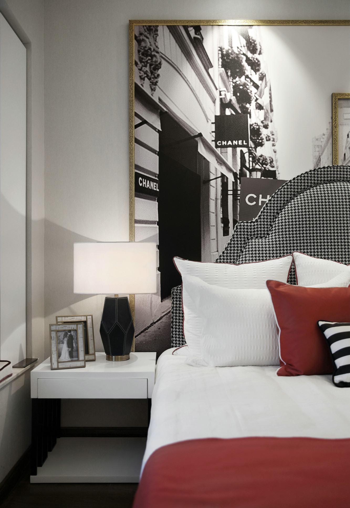 黑白色调演绎的电影主题样板房-0