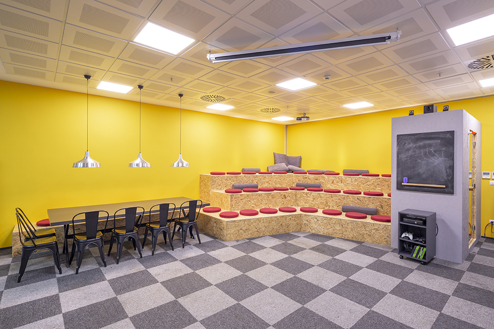 Istanbul 软件公司总部多功能公共空间设计-9