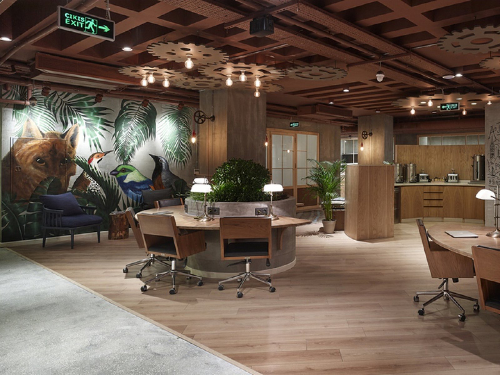 伊斯坦布尔 Kolektif 办公空间 | 木质现代的改造艺术-3