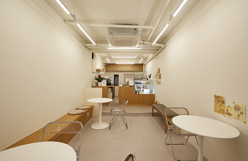 十平米迷你咖啡厅，极简风格的设计魅力-3