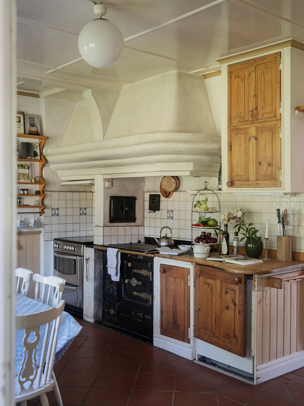 瑞典老村校改造的大型明亮别墅-32