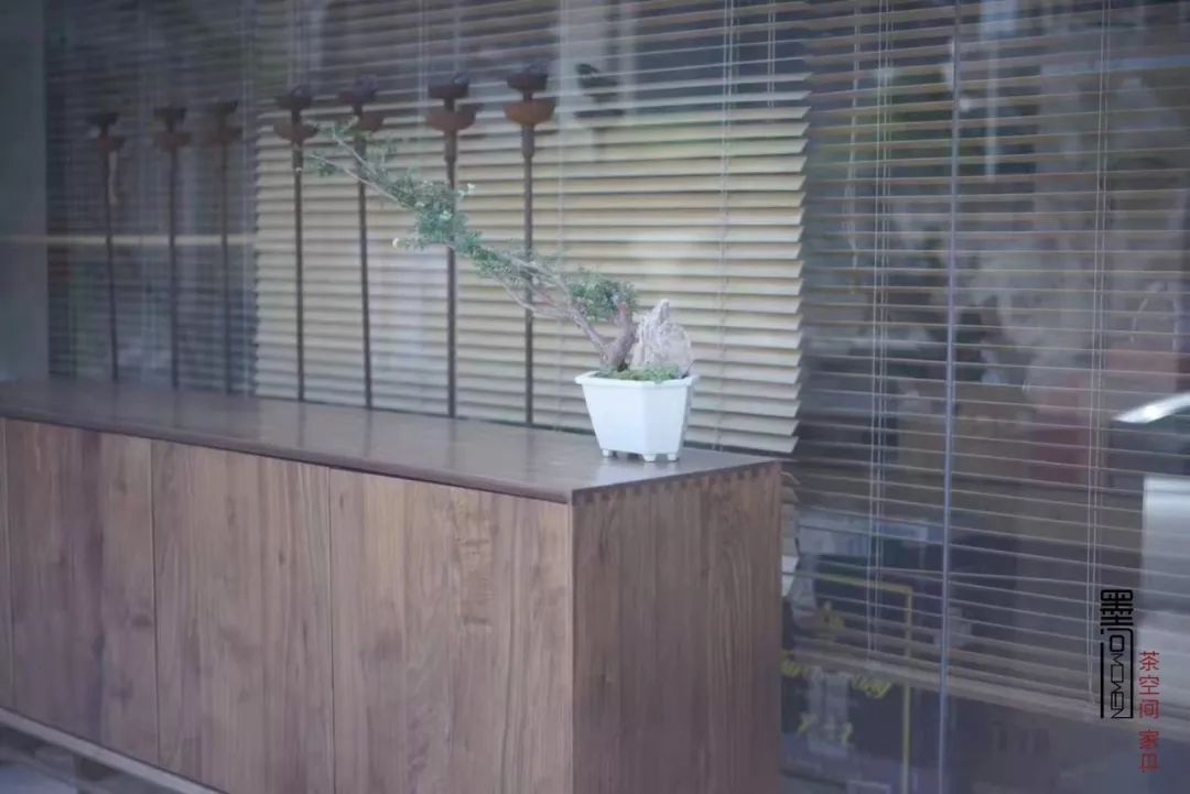 墨问定制款玄关柜 | 低调奢华的黑胡桃木之美-11