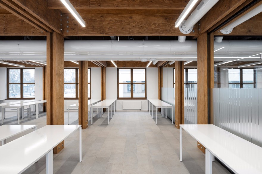 圣彼得堡市郊区的木质办公大楼-2