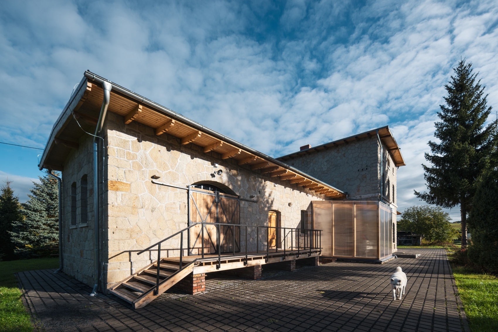 普瓦涅旧火车站改乡村活动中心丨利比里亚博米-31