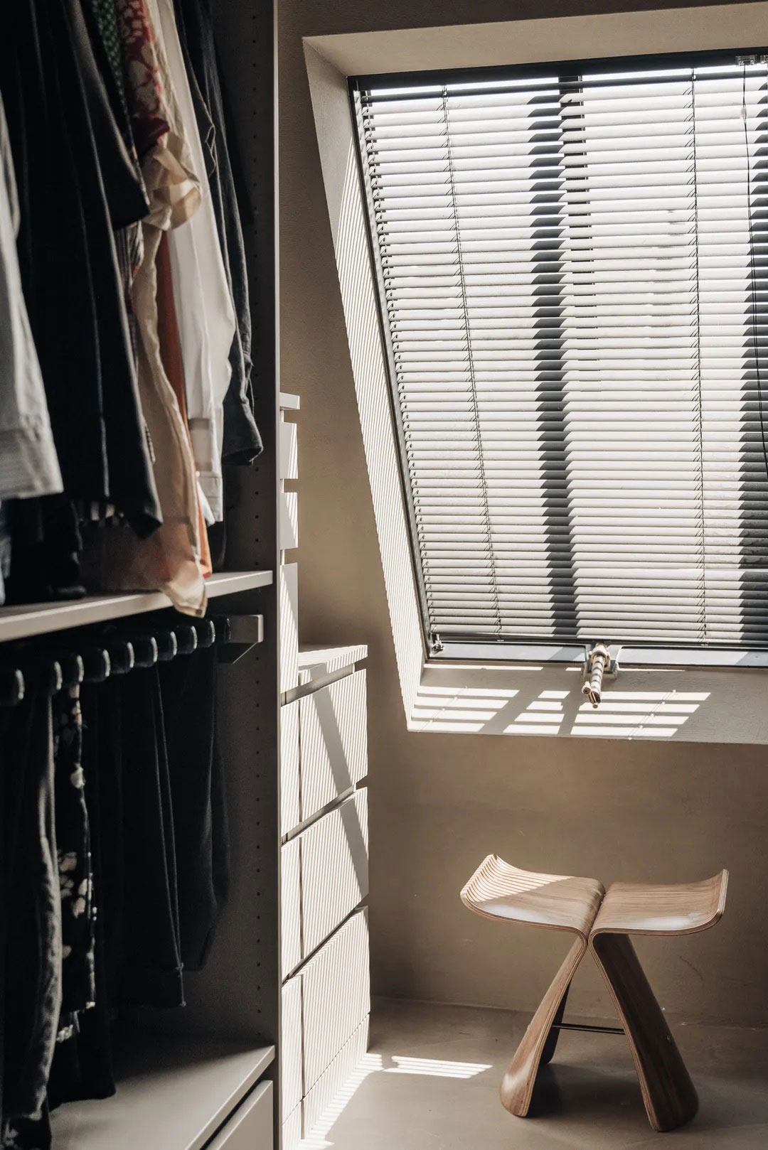 阿姆斯特丹运河公寓的自然极简设计-33