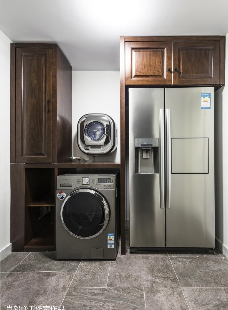 温馨北欧风,家庭娱乐室与工作区的完美融合-10