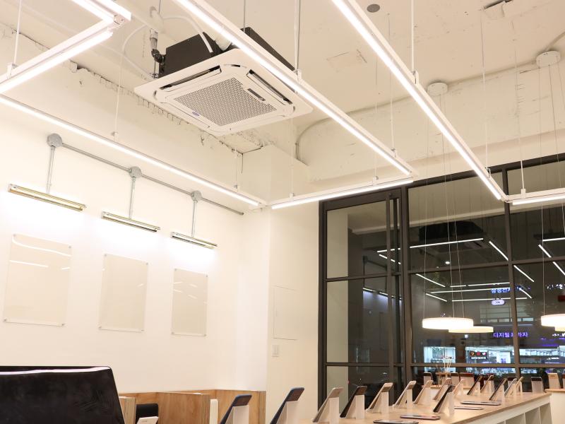 1996 年电信商店化繁为简的室内设计-7