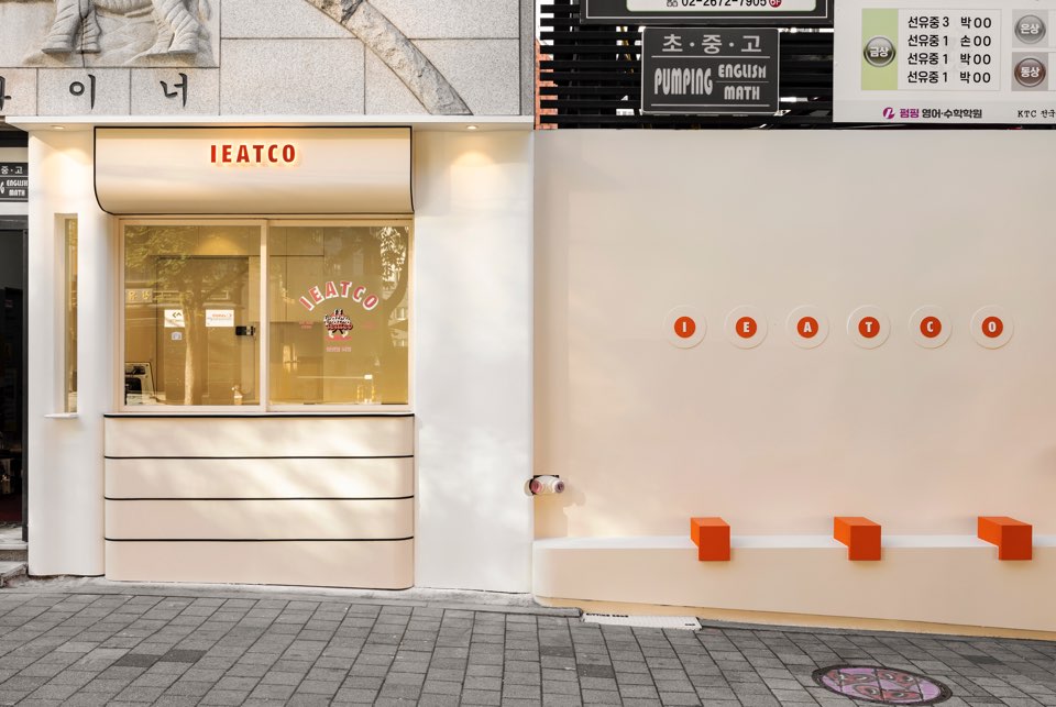 极简风格的咖啡厅室内设计-2