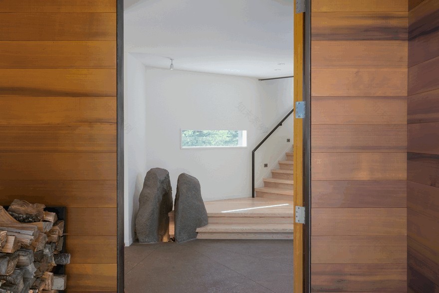 Four Stacked Boxes Defining Modern Family House in San Juan Island-14