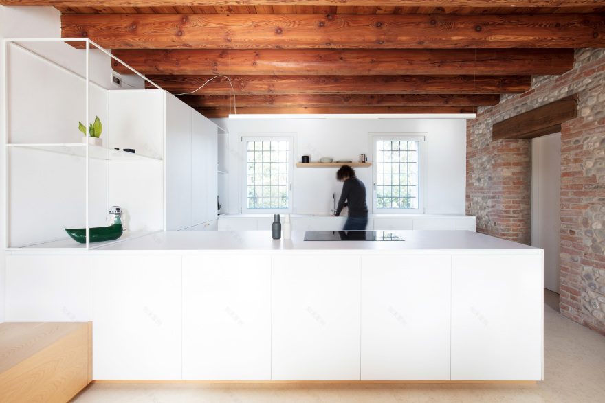 乡村旧屋的现代重生——意大利 Venetian 乡村 1900 年代老屋室内设计案例-14