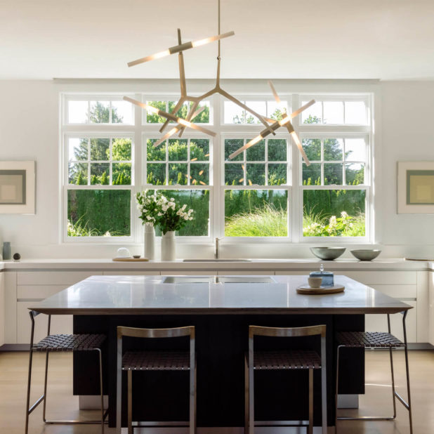 水磨坊住宅；水磨坊房屋

注：House常见可译为住宅房屋 ，可根据该词组上下文指代来选择，如果描述的是居住功能的建筑，住宅更为合适；如果仅强调一个建筑，房屋也是确切表达如果仅从原文出发最直白的翻译可以是水磨坊房屋 -14