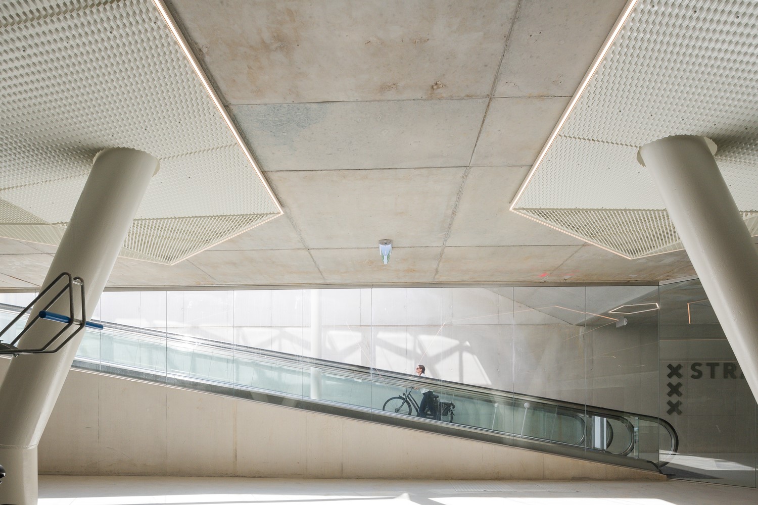 阿姆斯特丹Zuid火车站 自行车停车场-8