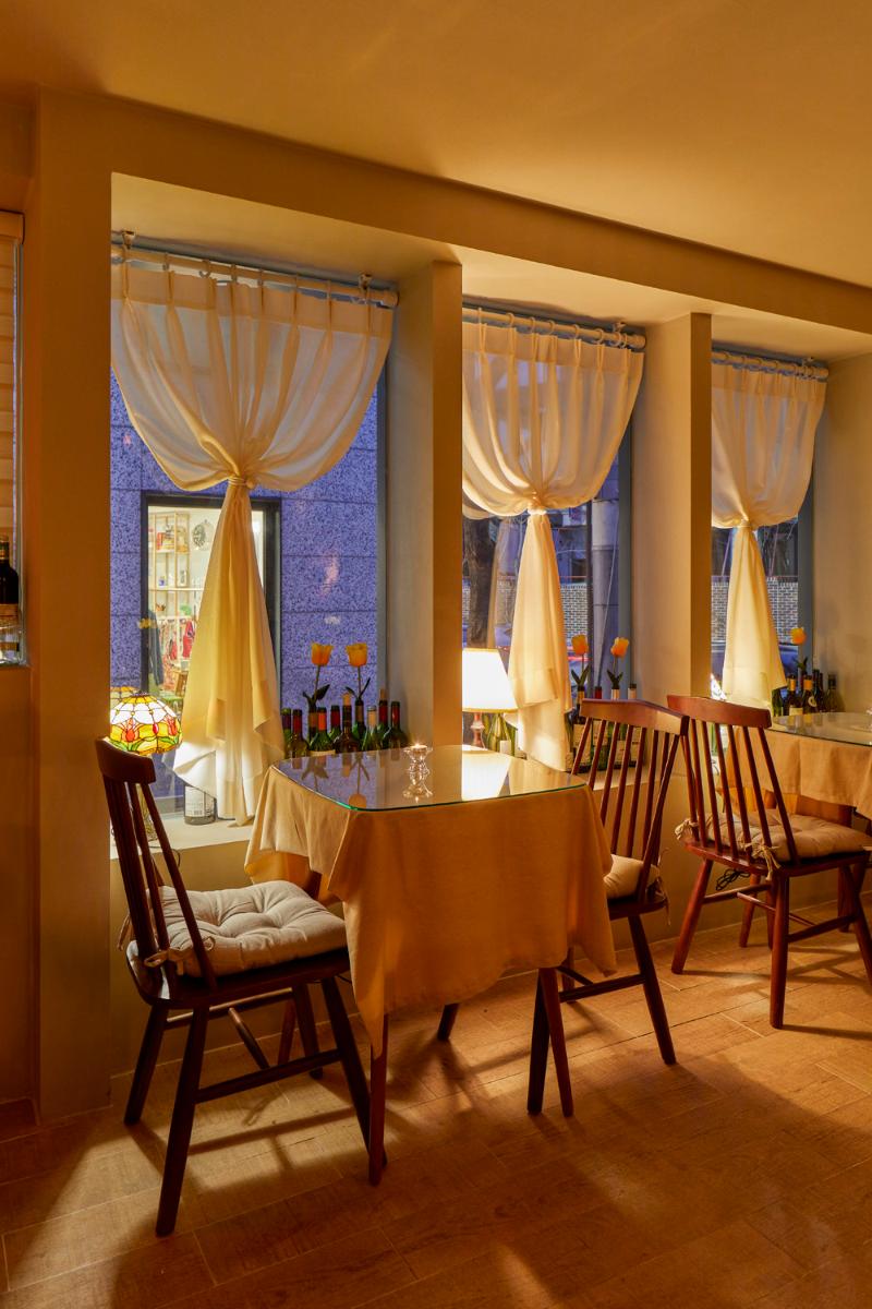 温馨家庭式餐厅，14 坪空间打造精致酒庄氛围-10