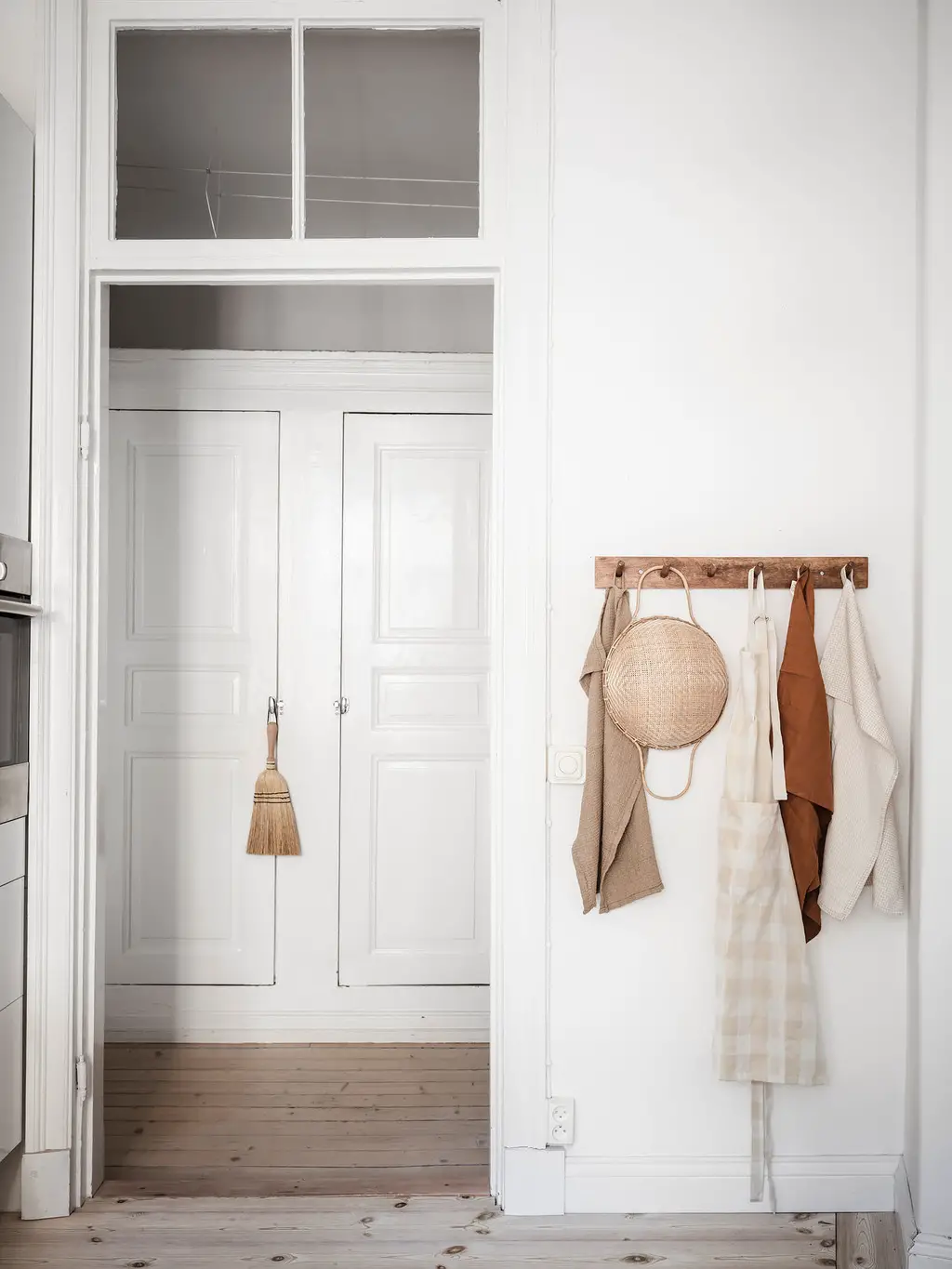 棕色调的瑞典风格公寓设计-12