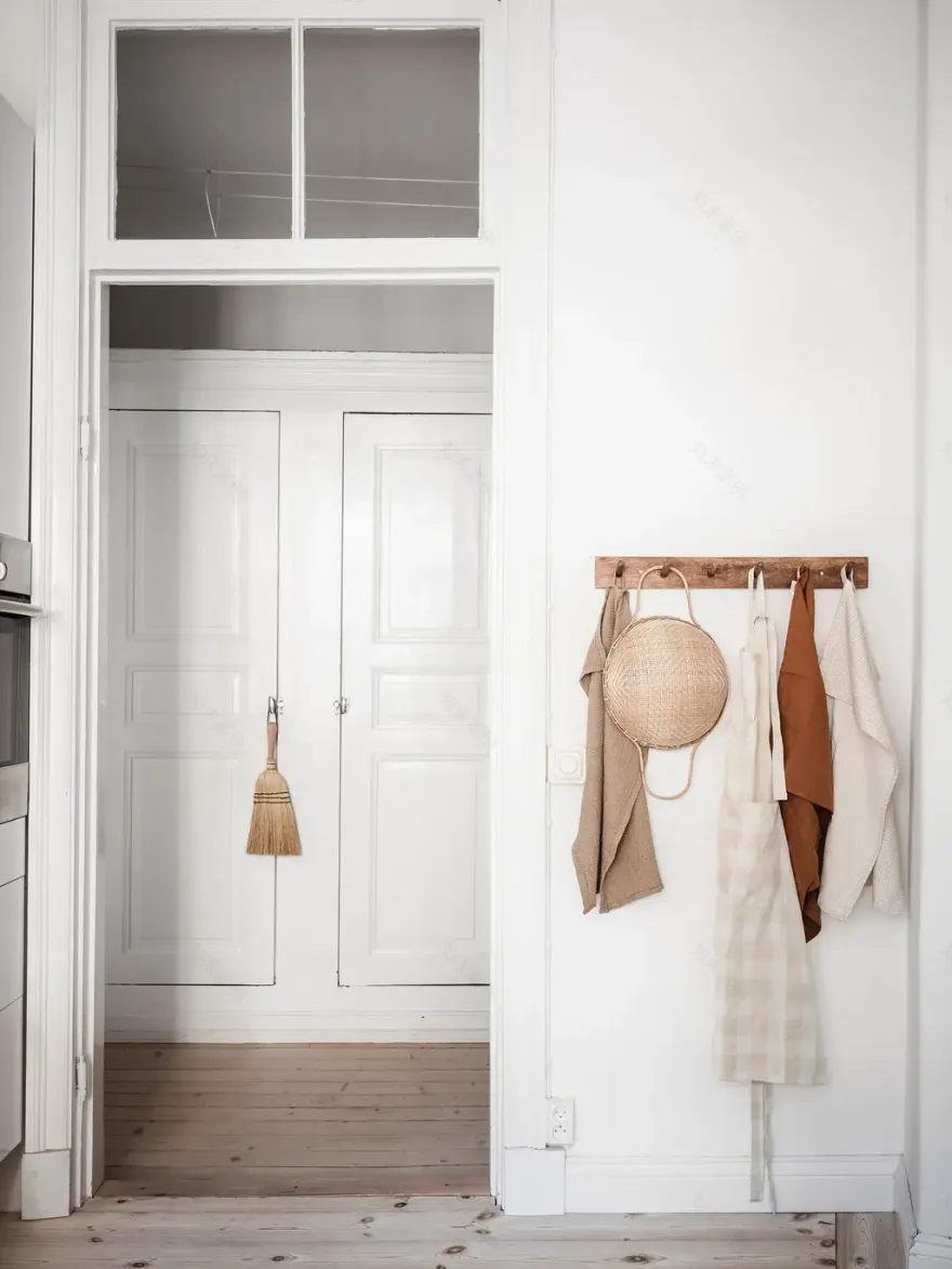 棕色调的瑞典风格公寓设计-12