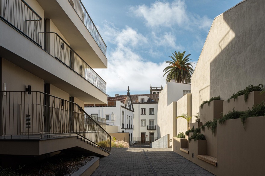 ERNESTO DO CANTO住宅区丨葡萄牙蓬塔德尔加达丨BOX arquitectos-202