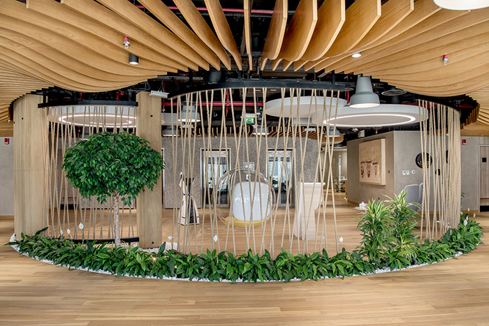 Smart offices use intelligent interior landscape solutions-3