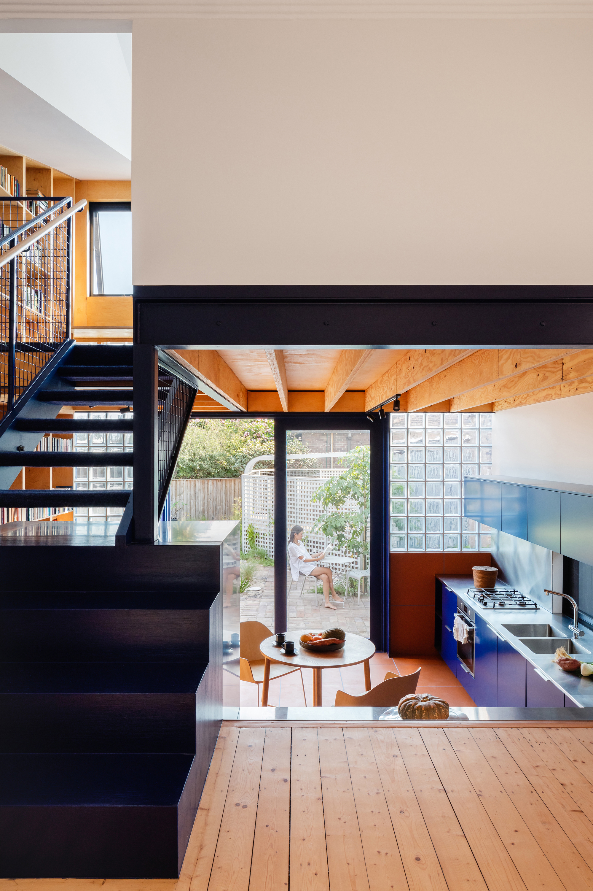 Glassbook House / Sibling Architecture-8