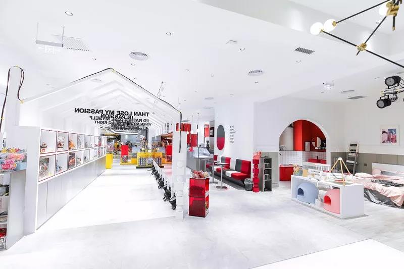 “流量收割机”，开了全球首家线下体验店-45