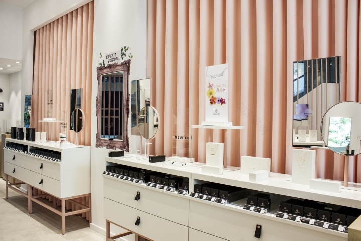 西班牙 SINGULARU 时尚珠宝店打造无界限购物体验-18