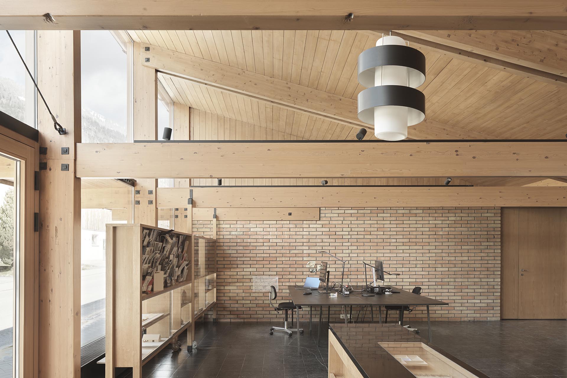 带建筑事务所的住宅建筑丨奥地利丨Innauer Matt Architekten-10