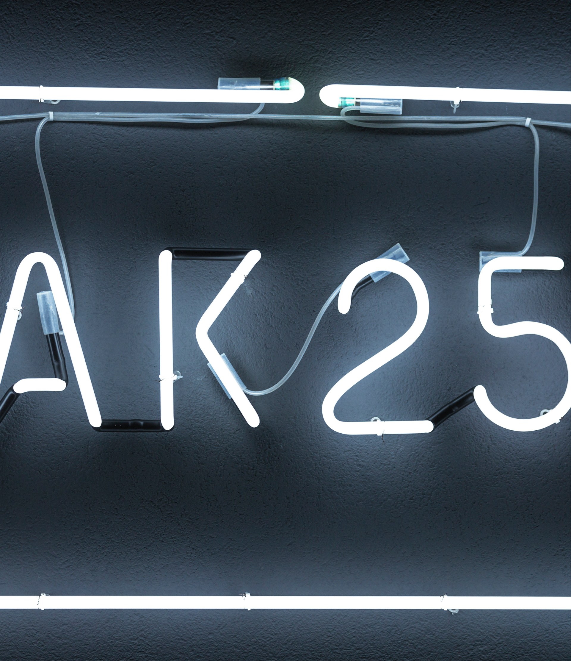 现代主义通道的霓虹灯装置丨波兰格丁尼亚丨Traffic Design-6