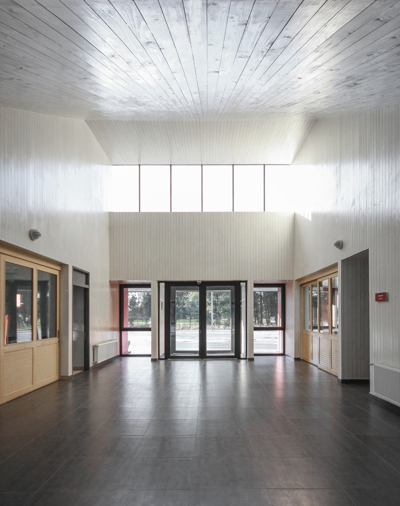 智利 Melirrehue 乡村学校 · 多功能中央庭院设计-27