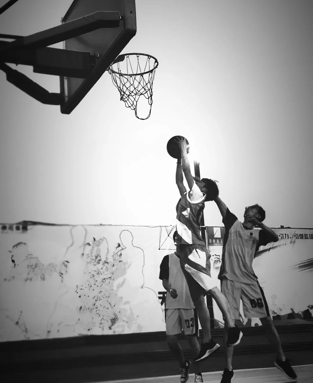 街头篮球赛激情对决,室内设计展现运动魅力-121