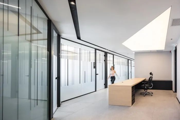 几何之美 · 以色列特拉维夫律师事务所办公空间设计丨Auerbach Halevy Architects-2