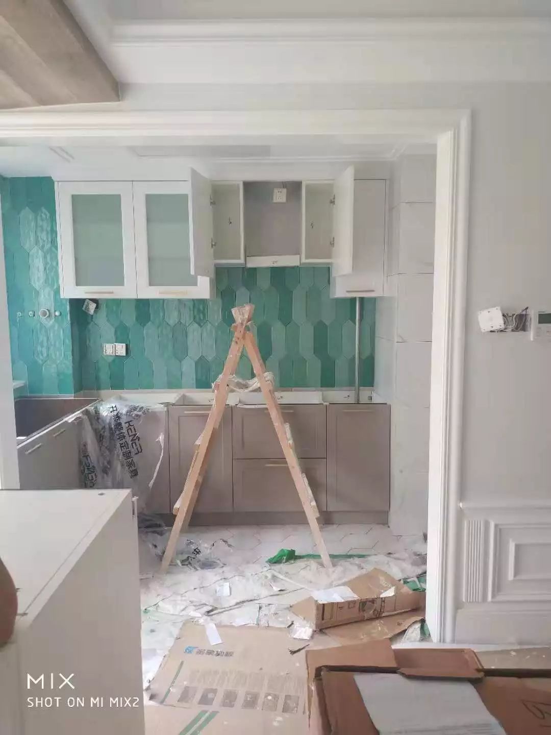 南京现代混搭风格客厅,360°旋转电视架酷炫登场-66