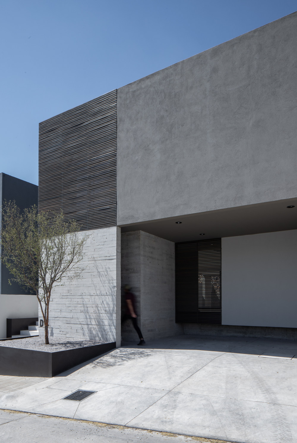 墨西哥 D-4 别墅 | 木质立方体与户外庭院打造独特空间-29