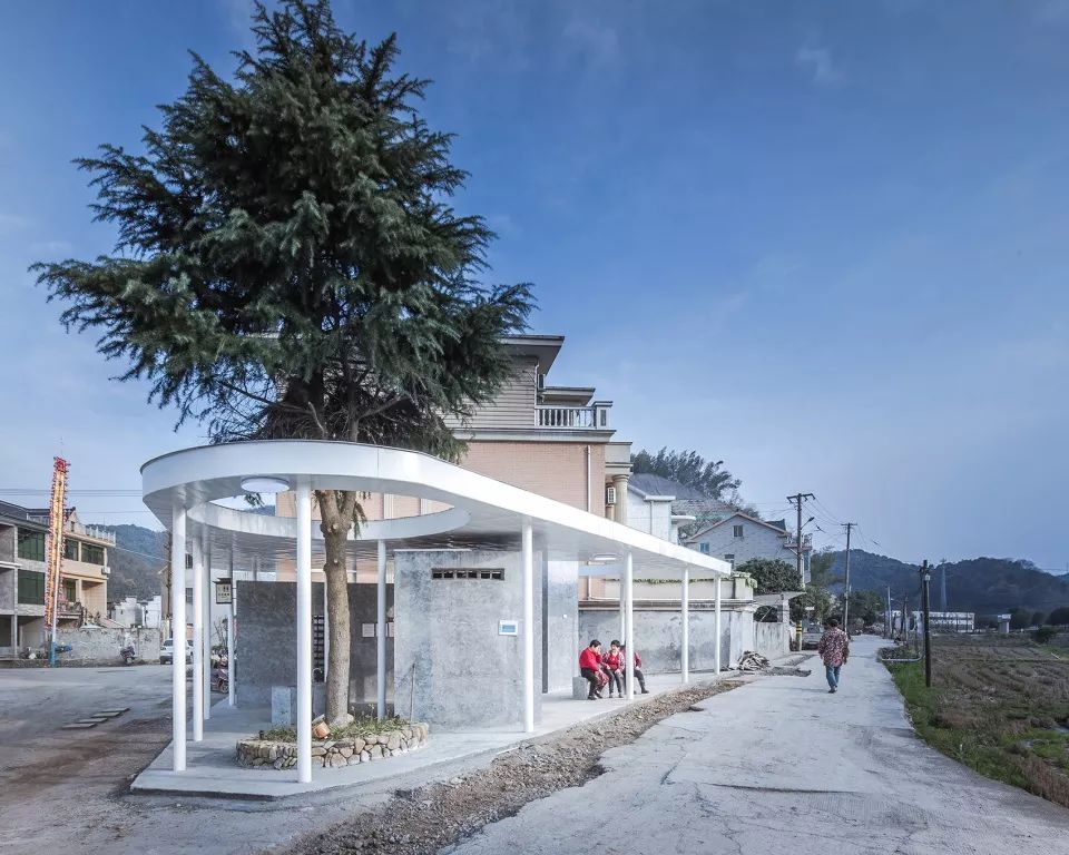 浙江三岔口公厕 | 轻盈与重叠的公共空间-17