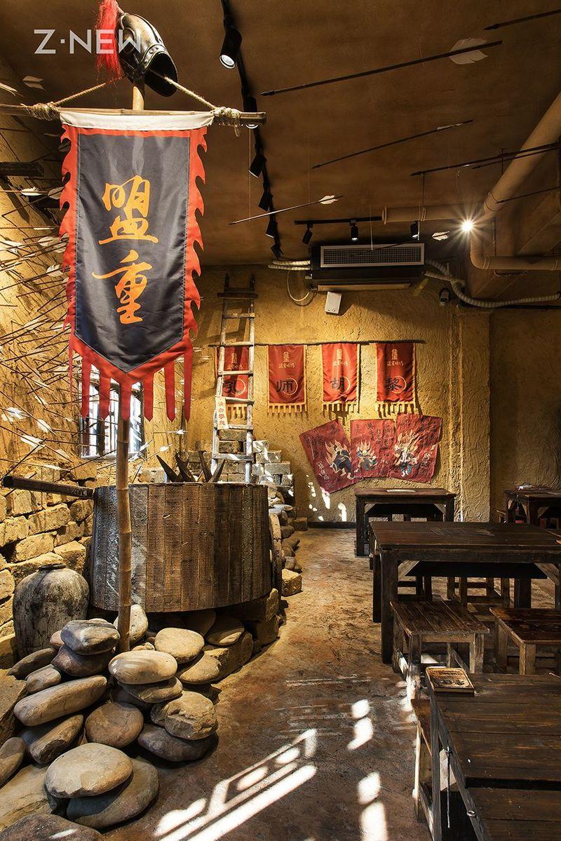 《传奇》游戏特色融入长沙盟重烧烤店设计，展现独特室内空间-6