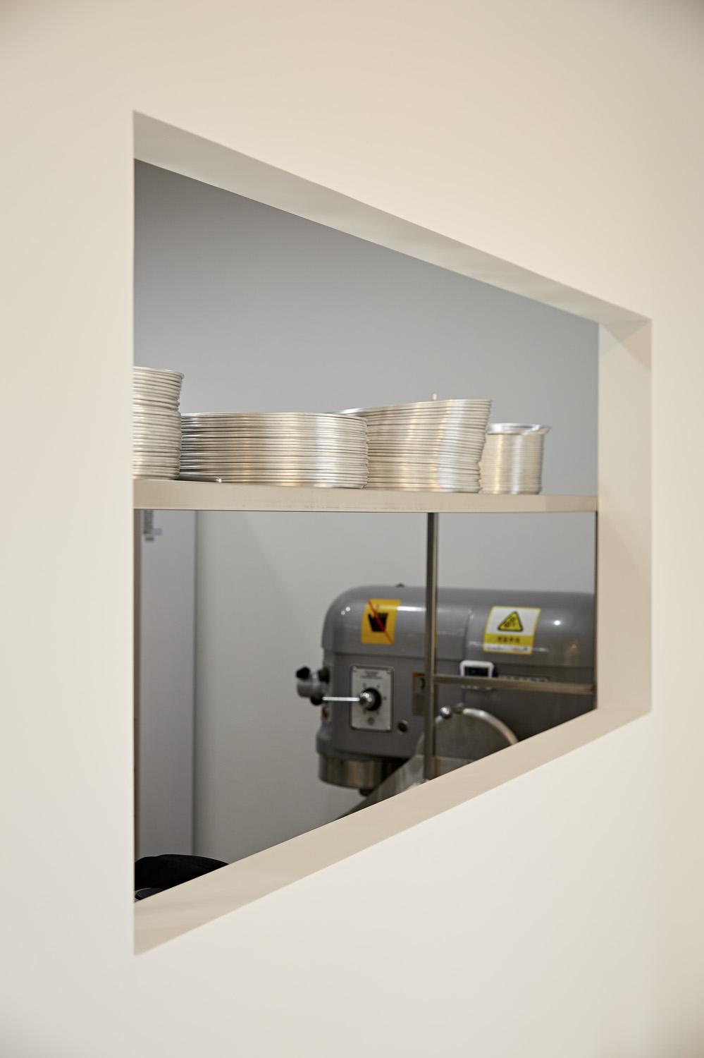 简约白色调 20 平米披萨店设计-14