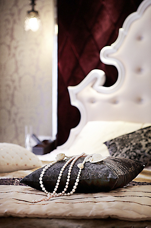 抢眼的家居搭配   105平古典复式奢华居-25