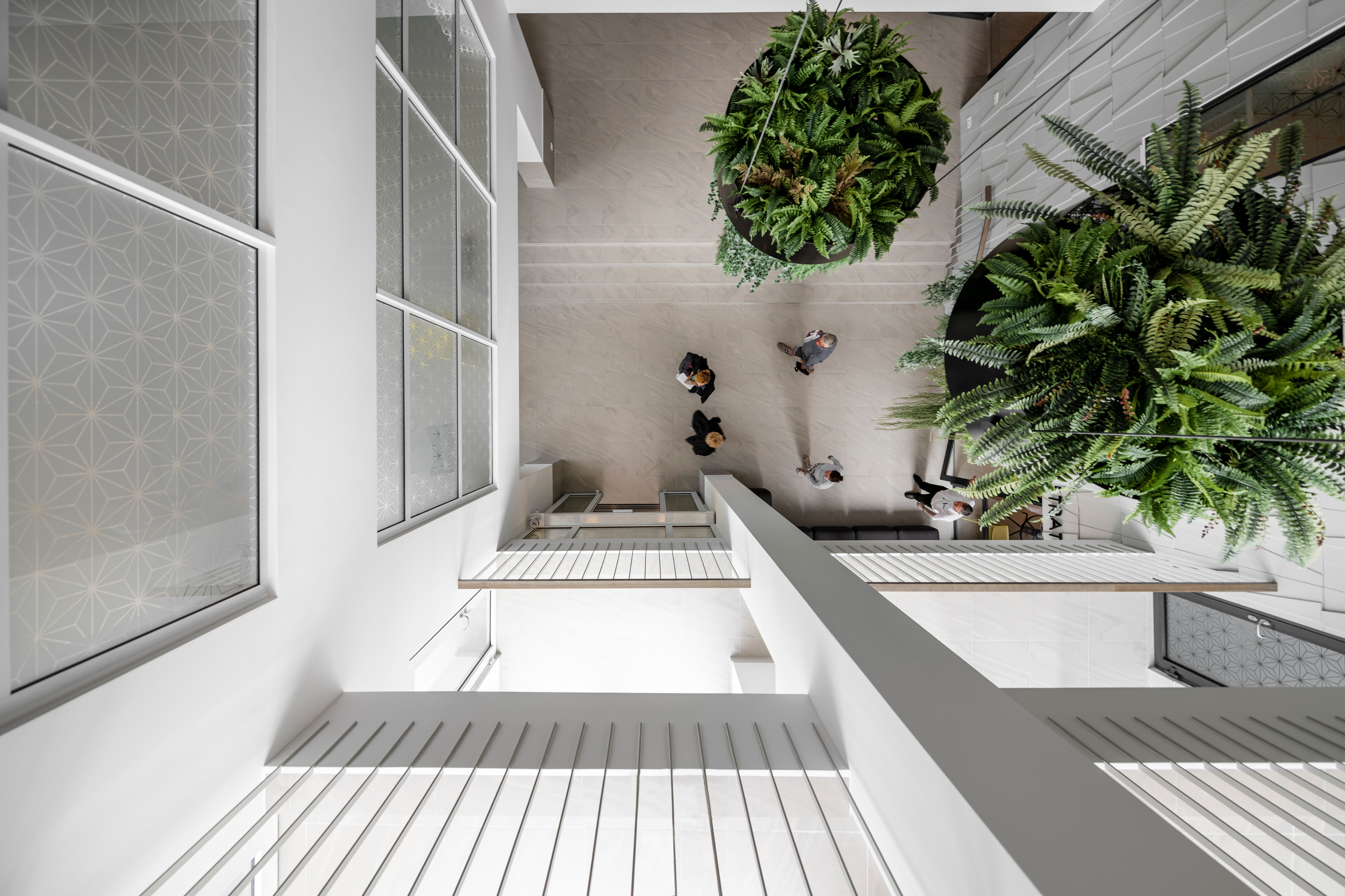 复古与现代共融,打造 70 年代建筑的焕新魅力-1