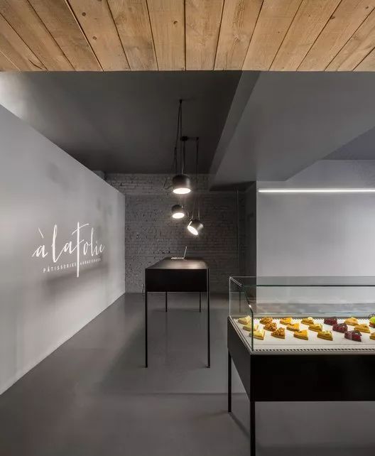 糕点店风格大变,突显食物诱人魅力-25