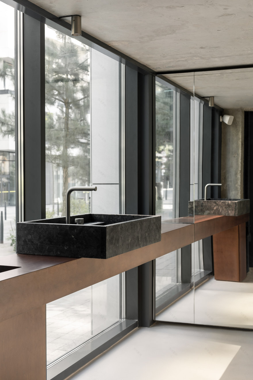 E·张力工作室(注:E推测为特定指代,tension常见意为张力 ,atelier意为工作室 ,具体需结合实际情况确定) 丨乌克兰基辅-32