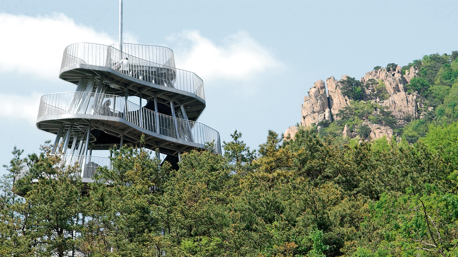 韩国 Anyang 山巅观景塔 | 盘旋而上的艺术景观-0