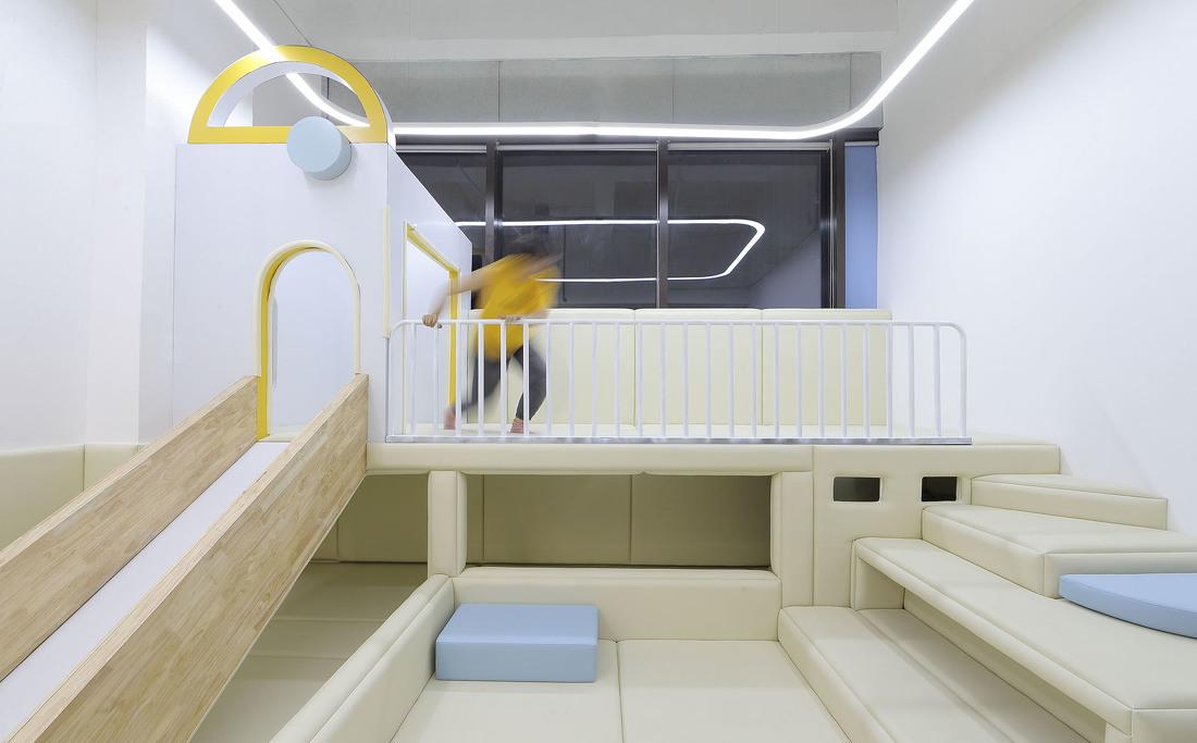 斑马线儿童理发品牌终端空间设计-48