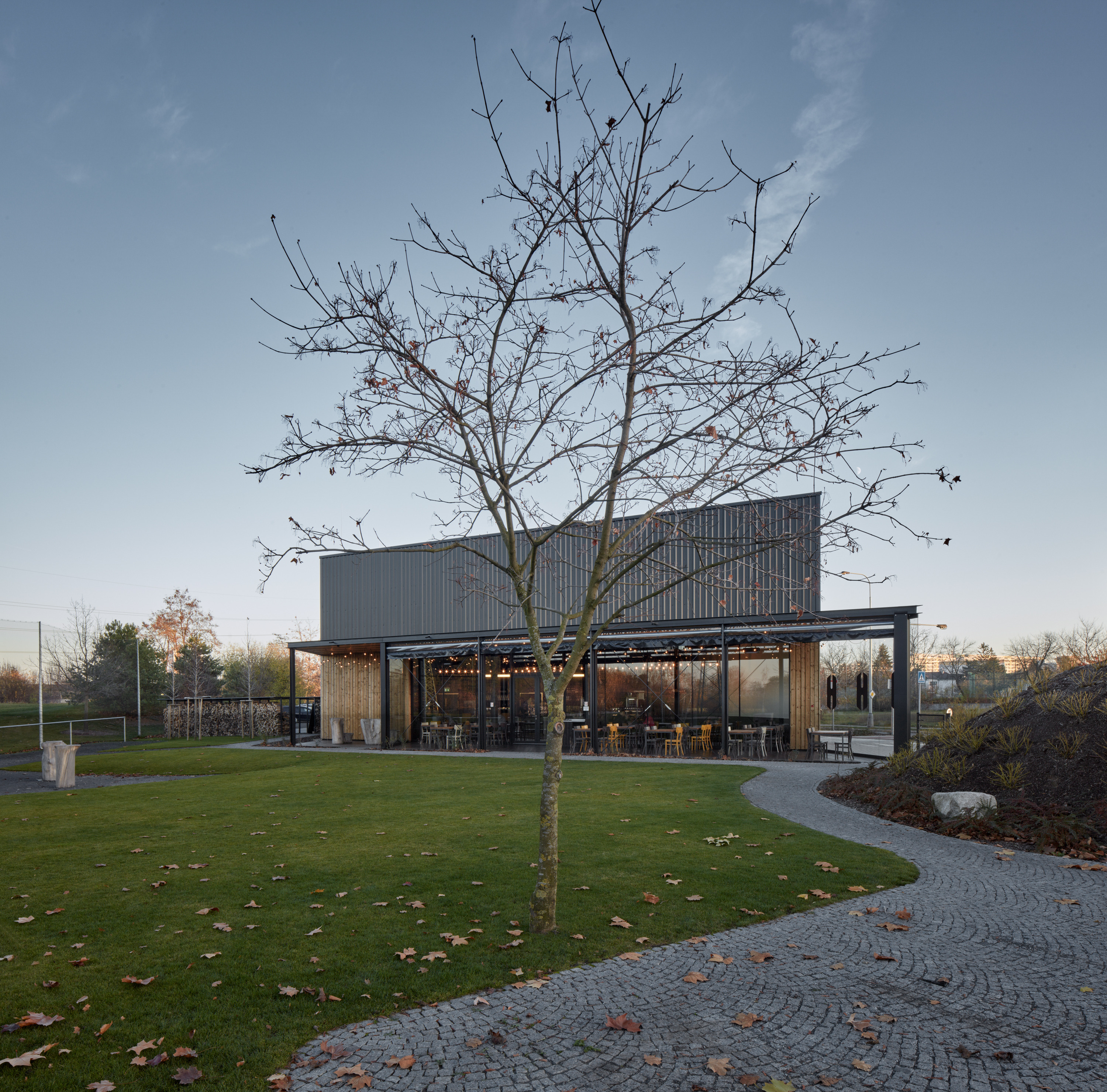 Prague Hostivar H2 啤酒餐厅设计-45