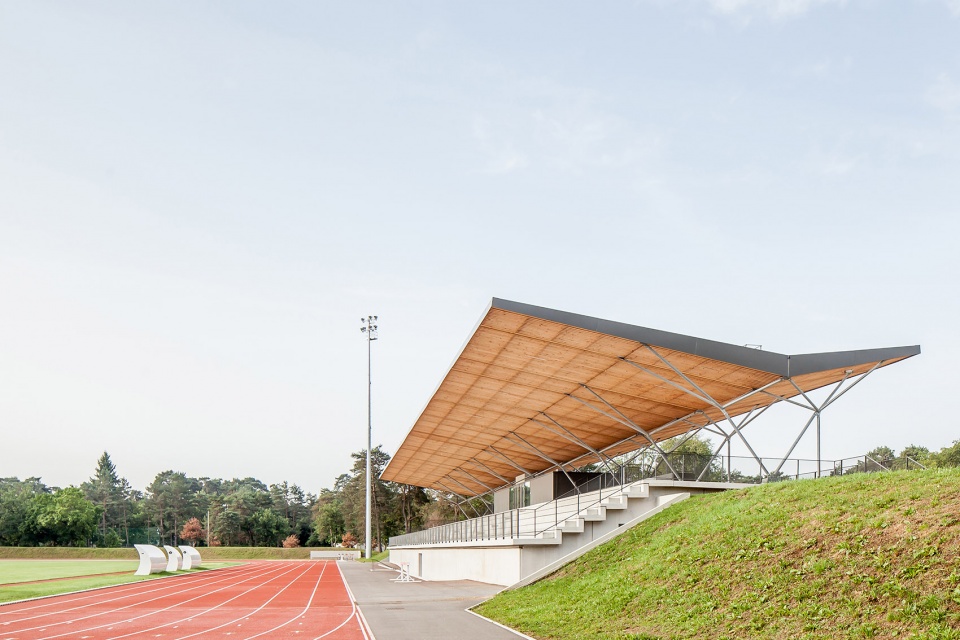 森林边缘的体育场馆 | Philippe Mahut 体育场看台-9