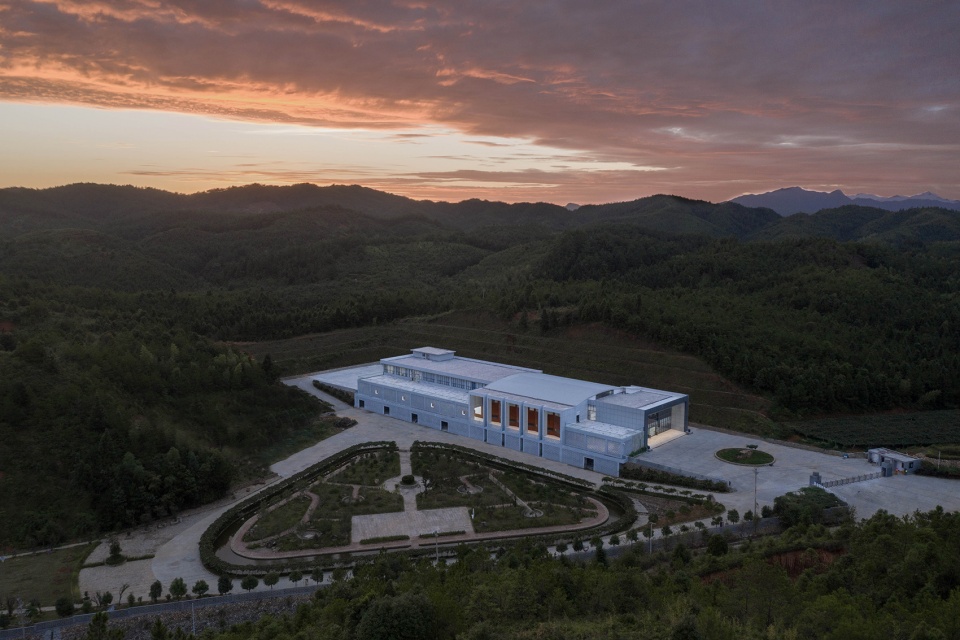 福建春秋刺明珠葡萄酒庄 | 半透明砌筑打造独特夜景-9