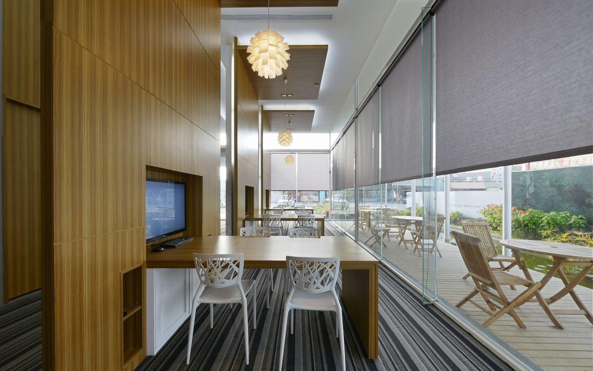 绿意环绕的纸飞机建筑-18