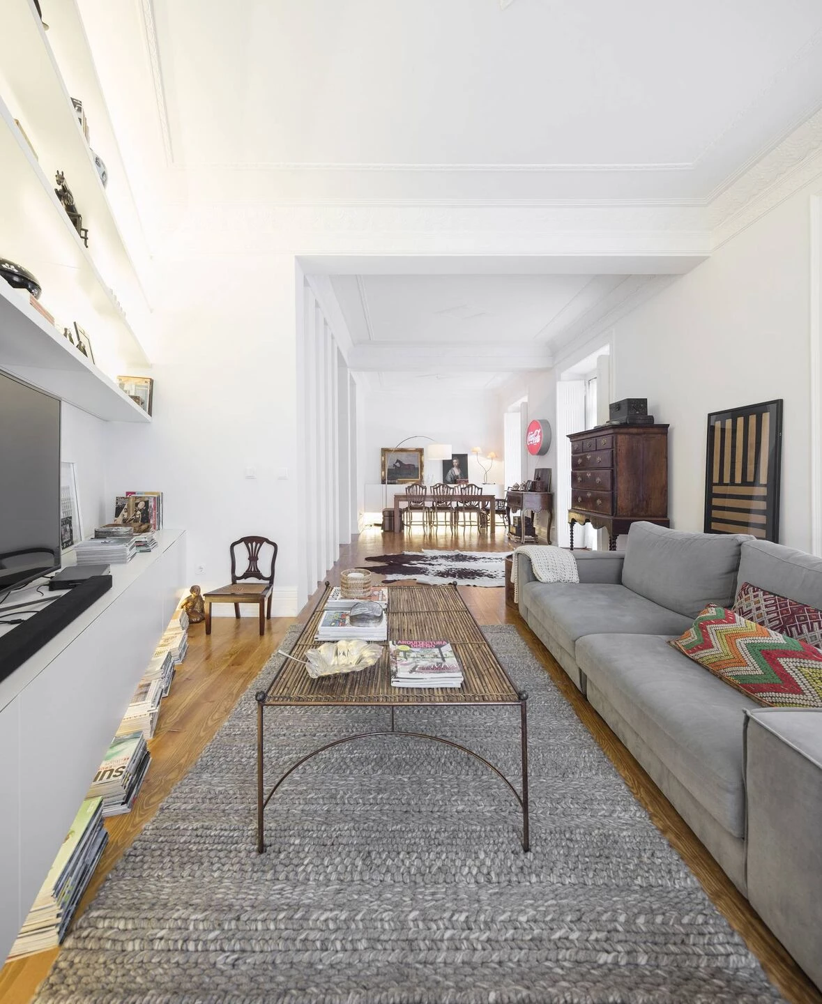 里斯本中心翻新公寓丨葡萄牙里斯本丨João Tiago Aguiar,arquitectos-12