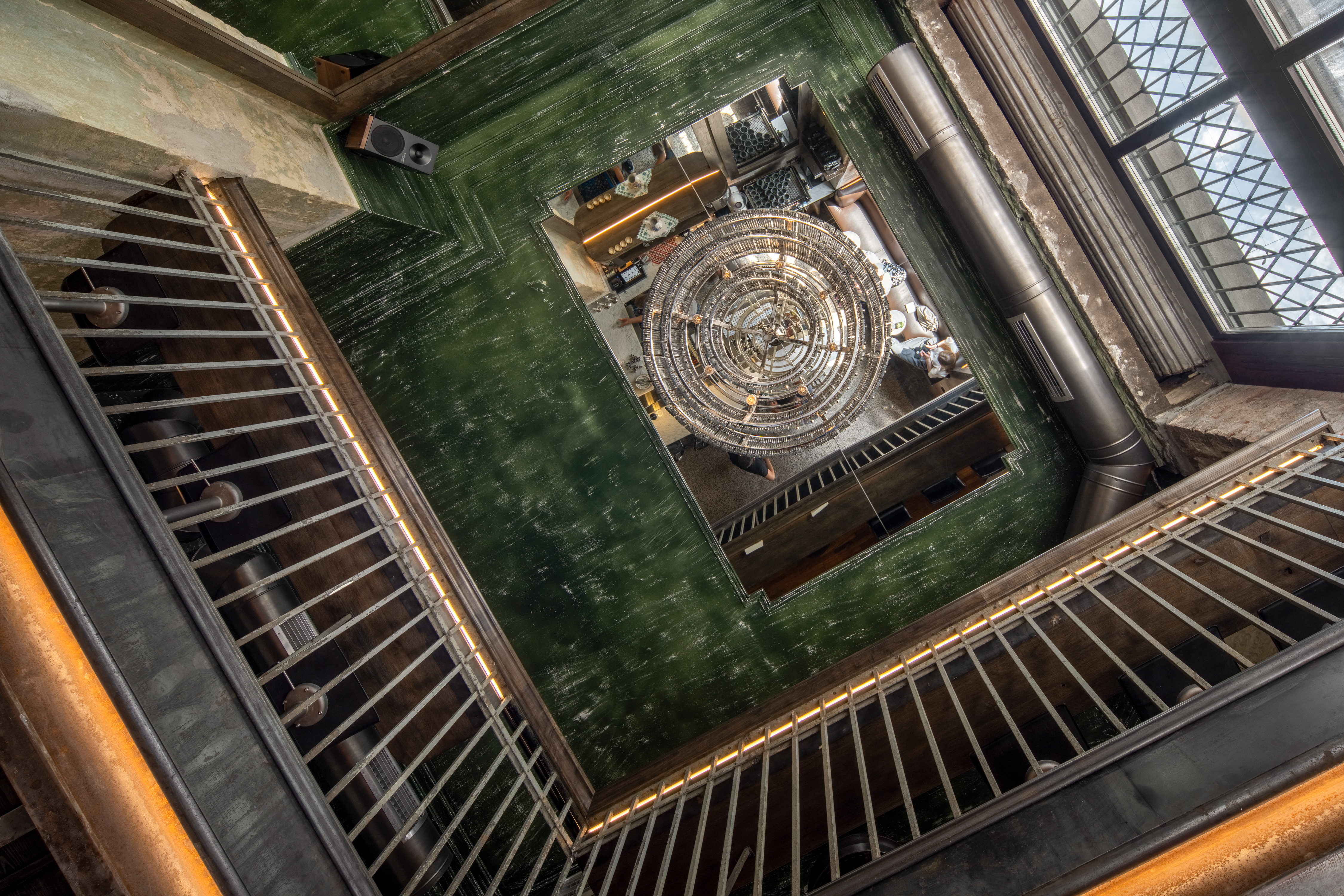 西艾沃潜水酒吧丨乌克兰利沃夫-25