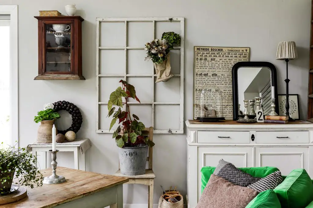 瑞典红屋 | 活力绿沙发点亮乡村时尚家居-13