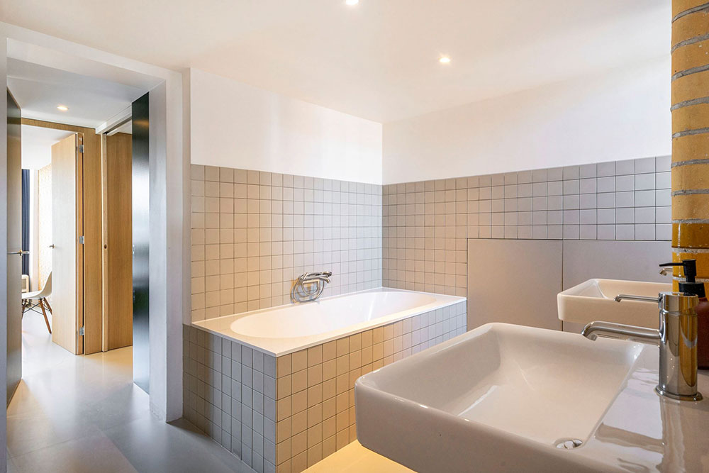 历史学校建筑改造的明亮工业风格荷兰阁楼-22