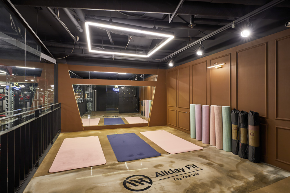 黑钛金质感，140 平健身中心设计诠释现代风尚-15